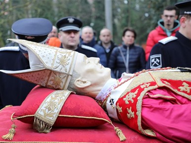 /A/2025/12/[UŽIVO] Povratak relikvija bl Alojzija Stepinca u Zagreb i zatvaranje Jubilejske godineNovi direktorij/251228 Zatvaranje Jubilejske godine - misa u Brezovici (13).jpeg